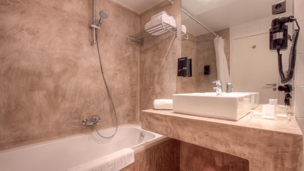 Hotel St James Mons Habitación foto